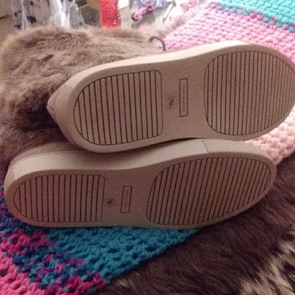 Tory Burch furry super cute boots!!!1 hour sale!!! - Picture 6 of 6